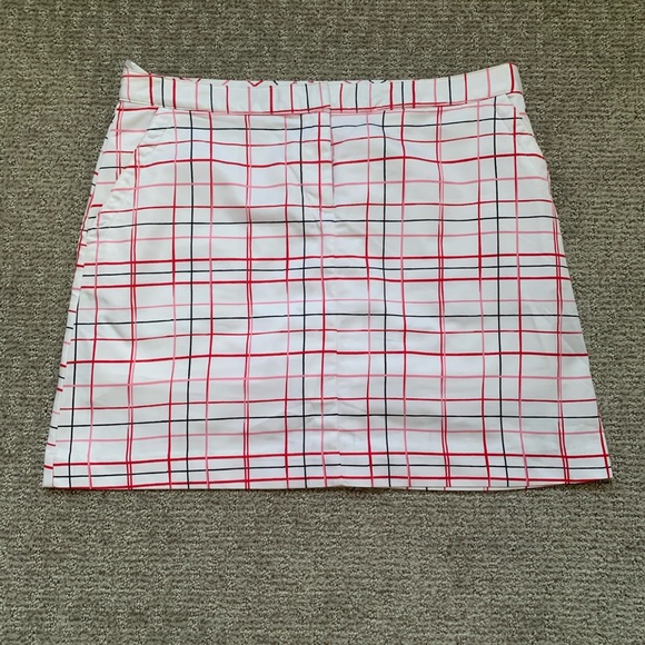 Izod skort with bright colors. - Picture 4 of 4